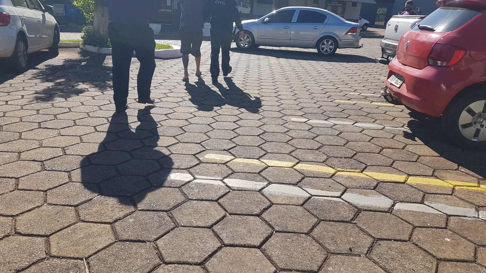 Homem detido em Operação da Polícia Civil no Santa Felicidade é encaminhado à Cadeia Pública