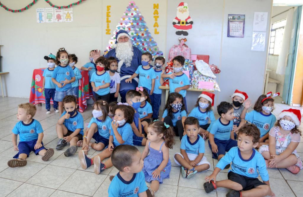 Papai Noel da Guarda Municipal fez nova entrega de presentes nesta quarta-feira (8)