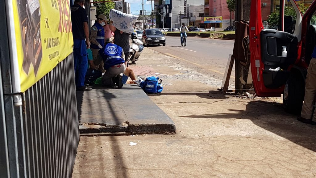 Homem fica ferido ao sofrer queda de mesmo nível no Universitário