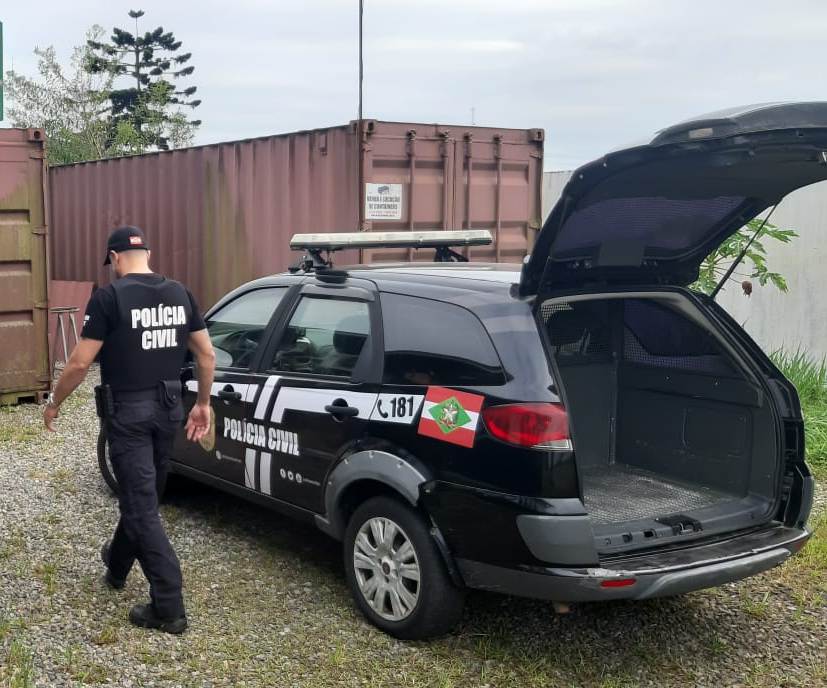 Polícia Civil prende homem suspeito de crimes ocorridos em desmanche em Araquari