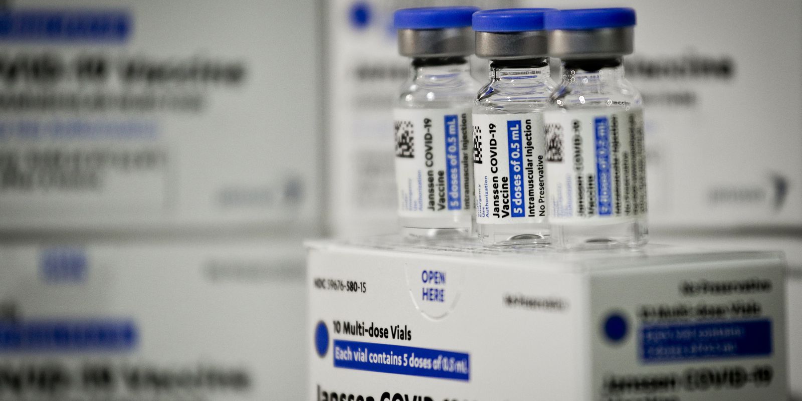 Covid-19: Brasil recebe mais 2,2 milhões de doses da vacina da Janssen Imagem referente a Covid-19: Brasil recebe mais 2,2 milhões de doses da vacina da Janssen