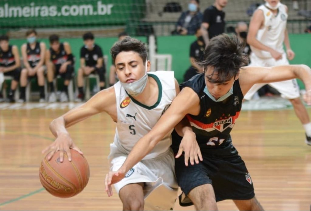 Sub-14 supera Praia Clube e conquista vaga para as quartas da fase final do Brasileiro de Basquete