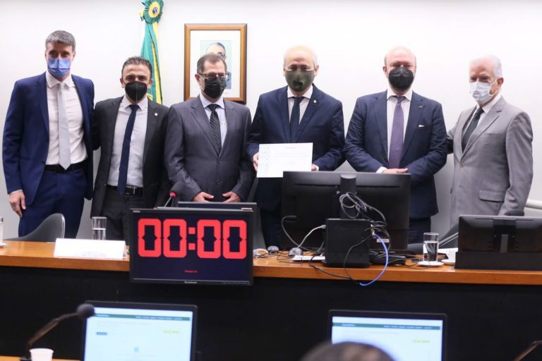 Comissão entrega Prêmio César Lattes a personalidades que se destacam na promoção da ciência no País Imagem referente a Comissão entrega Prêmio César Lattes a personalidades que se destacam na promoção da ciência no País