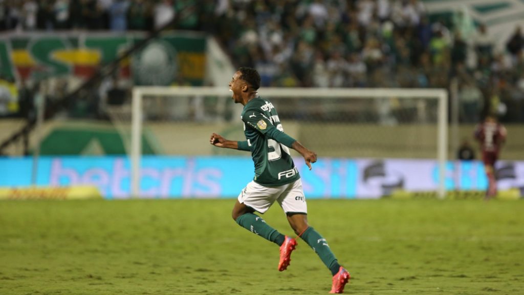 Mandante, Palmeiras supera Ceará na Arena Barueri com time repleto de Crias da Academia