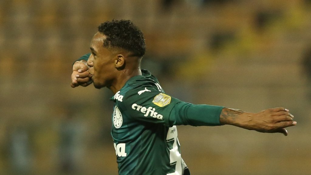 Destaque do Sub-20 aos 18, Kevin faz 1º gol profissional e relembra craque histórico do Milan que marcou sua vida