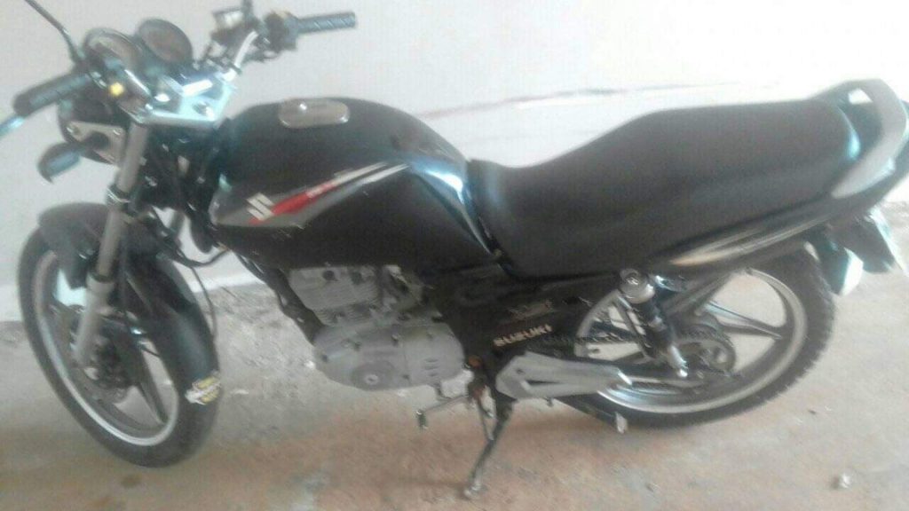 Moto Suzuki Yes com placa ARQ-8161 é furtada na Rua Paraná, no Centro