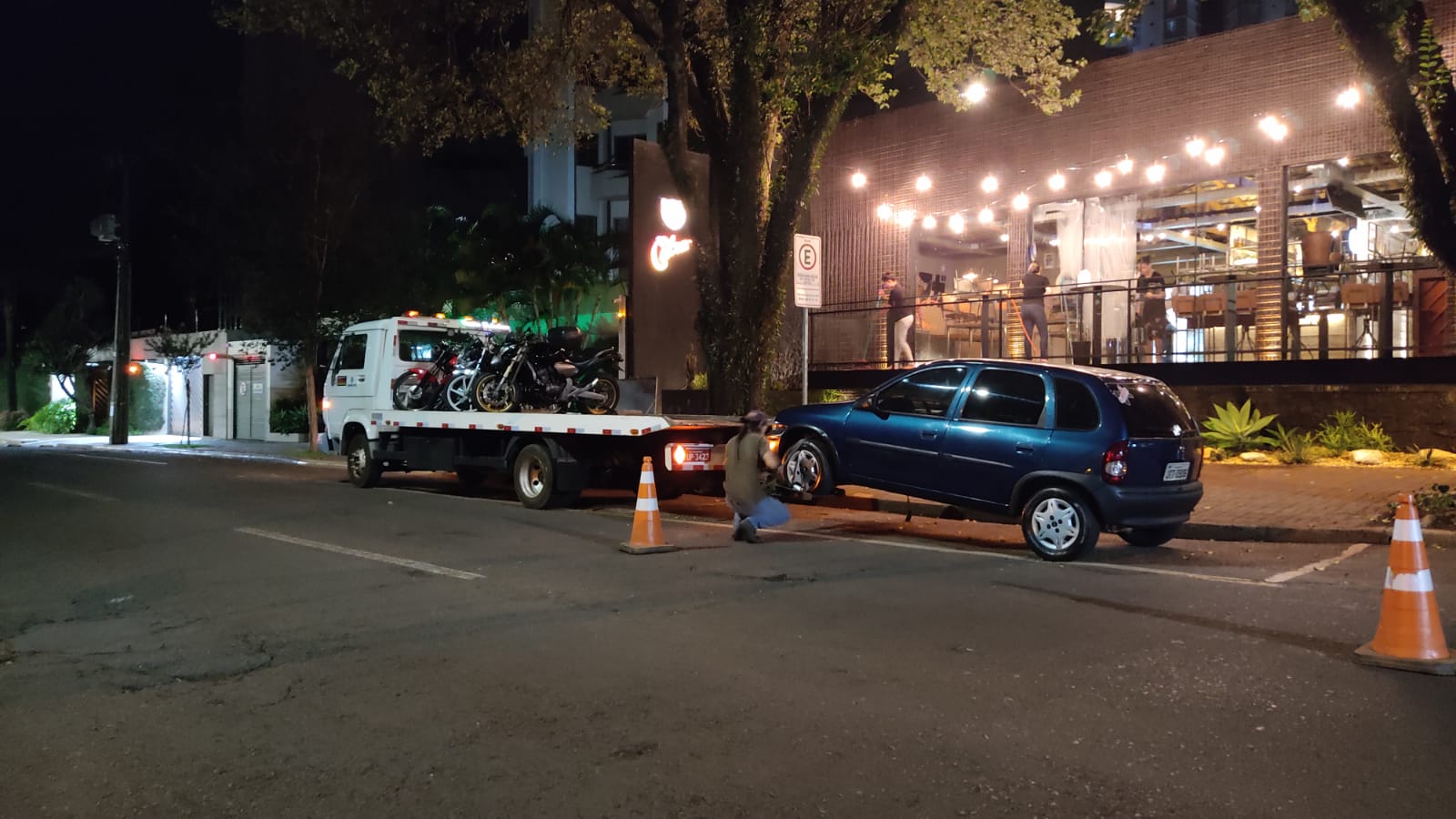 Quatro automóveis e oito motocicletas são apreendidas em operação da PM e Transitar