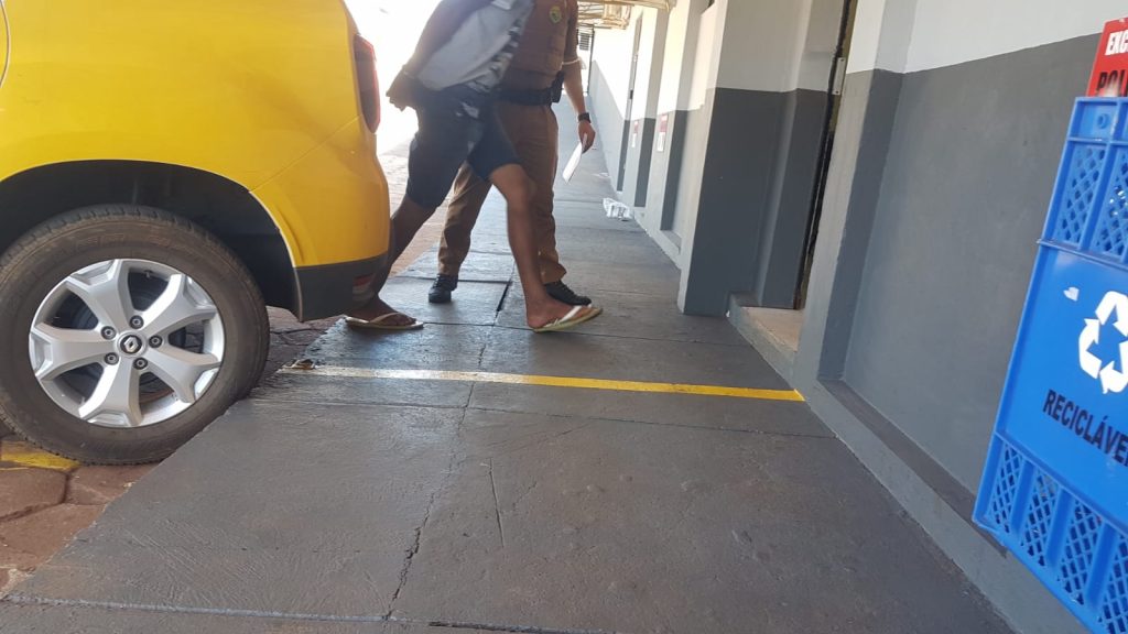 Rapaz é detido com motocicleta furtada na Rua Leonardo da Vinci