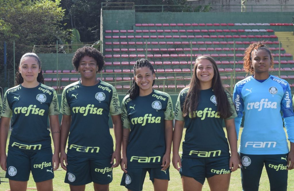Time feminino renova com cinco Crias da Academia para a temporada de 2022