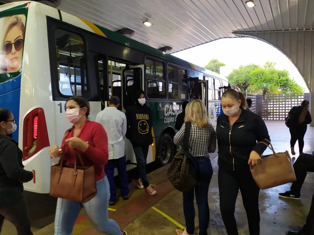 Transporte coletivo: ônibus passam a circular até as 22h30 aos sábados