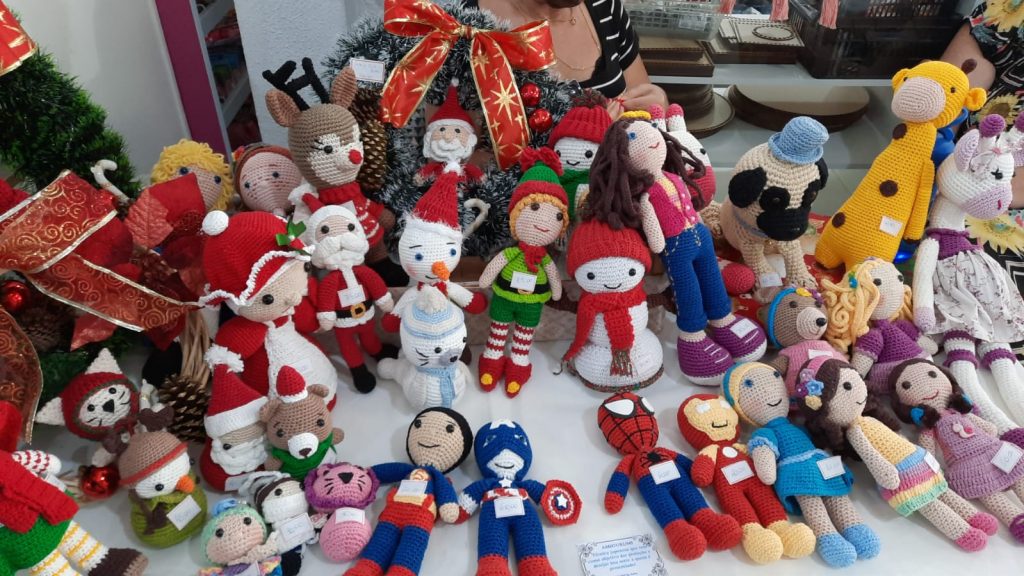 De terapia a profissão e renda: feira de artesanato ocorre em Cascavel