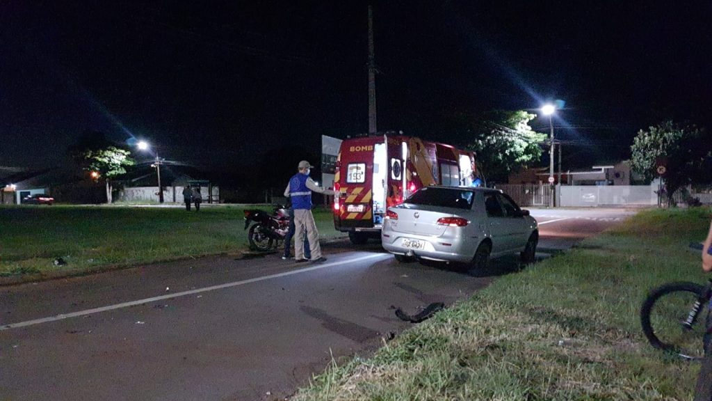 Motociclista é socorrido pelo Siate após colisão contra carro no Bairro Parque Verde