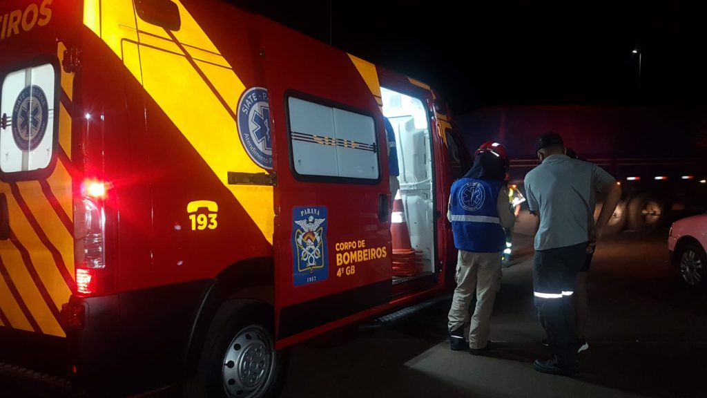 Mulher fica ferida em colisão entre carro e bicicleta no Trevo Cataratas; Siate foi mobilizado