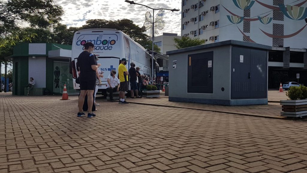Comboio da Saúde é opção para imunização contra a Covid-19 no Calçadão