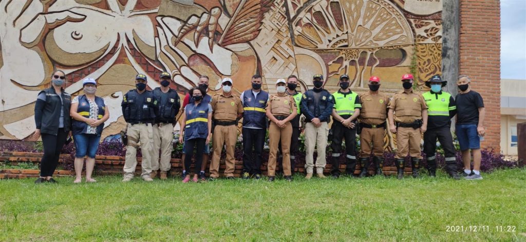 Comando Integrado da Operação Pré-Verão realiza atividade em frente à Unioeste