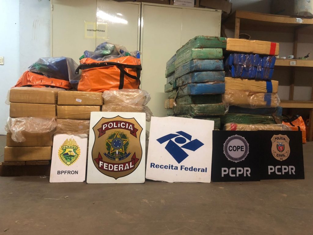 Policiais federais e civis localizam, em uma chácara, veículos roubados e grande quantidade de maconha