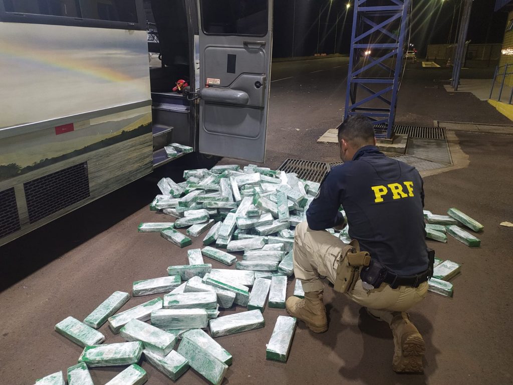 PRF apreende quase 800 quilos de maconha durante o final de semana no Paraná