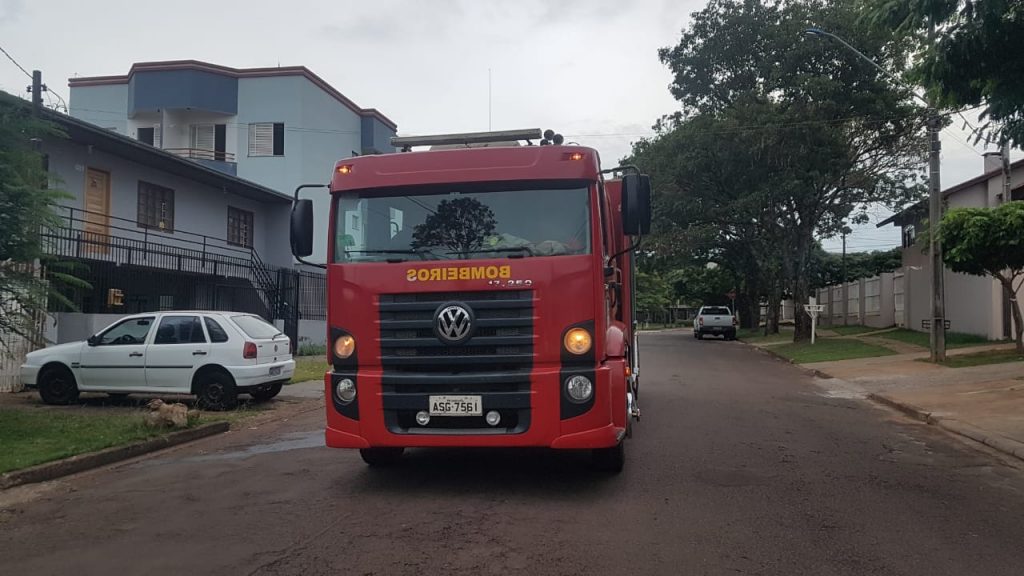 Princípio de incêndio mobiliza Bombeiros ao Bairro Universitário mas situação é controlada por moradores