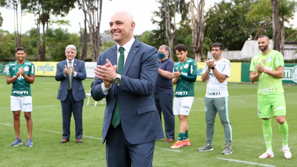 Em fim de mandato, Galiotte recebe carinho e homenagens na Academia de Futebol