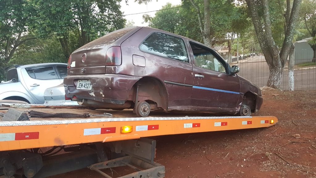 Sem rodas e bateria, Gol que havia sido furtado no Bairro São Cristóvão é localizado