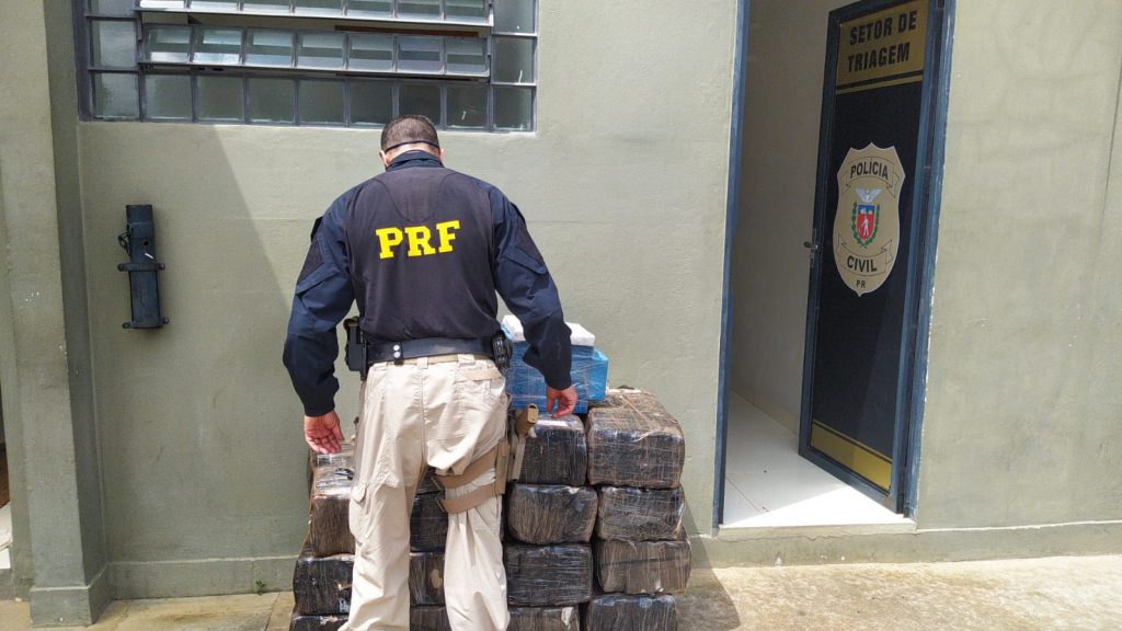PRF apreende mais de 300 quilos de maconha nos Campos Gerais do Paraná