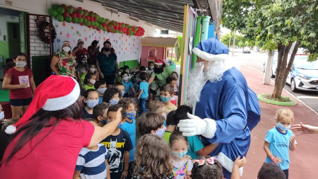 Papai Noel da Guarda Municipal visita alunos de Centros de Educação Infantil