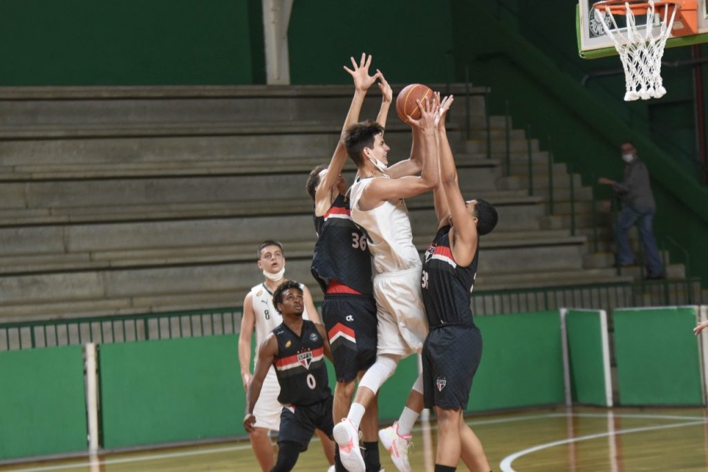 Sub-15 vence São Paulo duas vezes e se garante na semifinal da GSP de Basquete