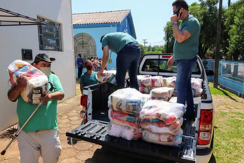 Famílias começam a receber alimentos arrecadados pela campanha “Natal Feliz: Nenhum Prato Vazio”