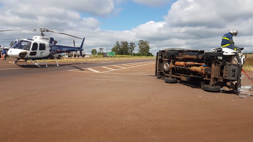 Três pessoas ficam feridas em gravíssimo acidente na BR-467 Três pessoas ficam feridas em gravíssimo acidente na BR-467