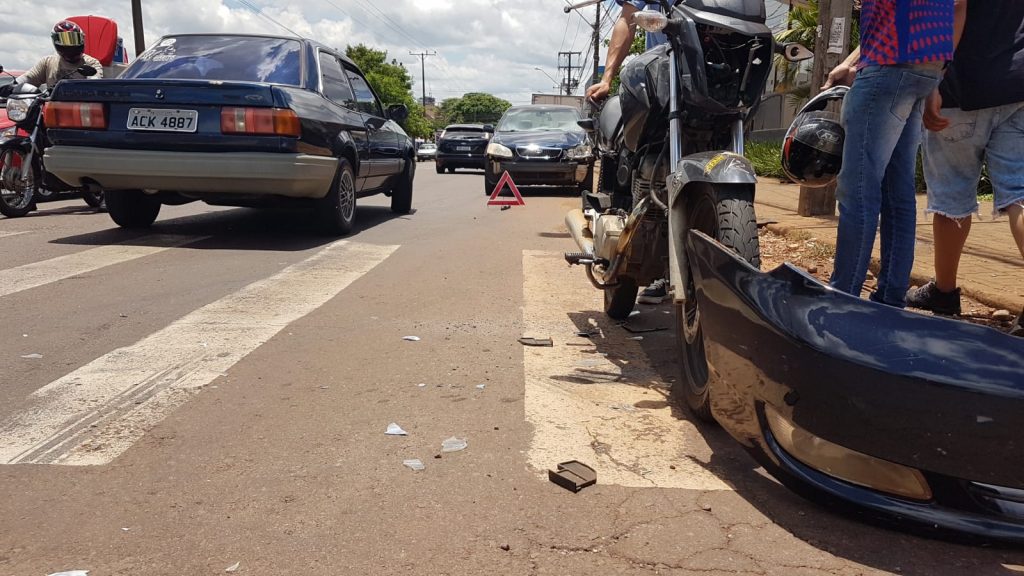 Motociclista fica ferido em acidente de trânsito na Rua Manaus, em Cascavel Motociclista fica ferido em acidente de trânsito na Rua Manaus, em Cascavel