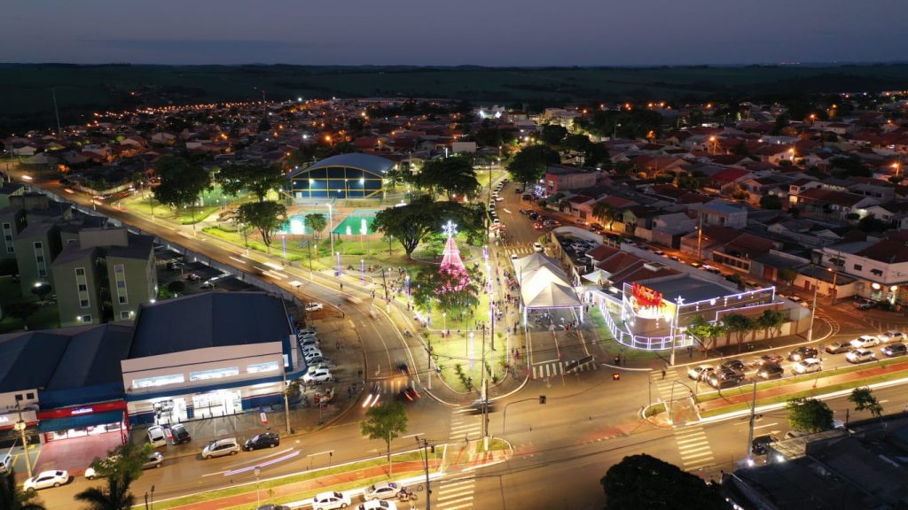 Natal de Londrina ilumina todas as regiões da cidade