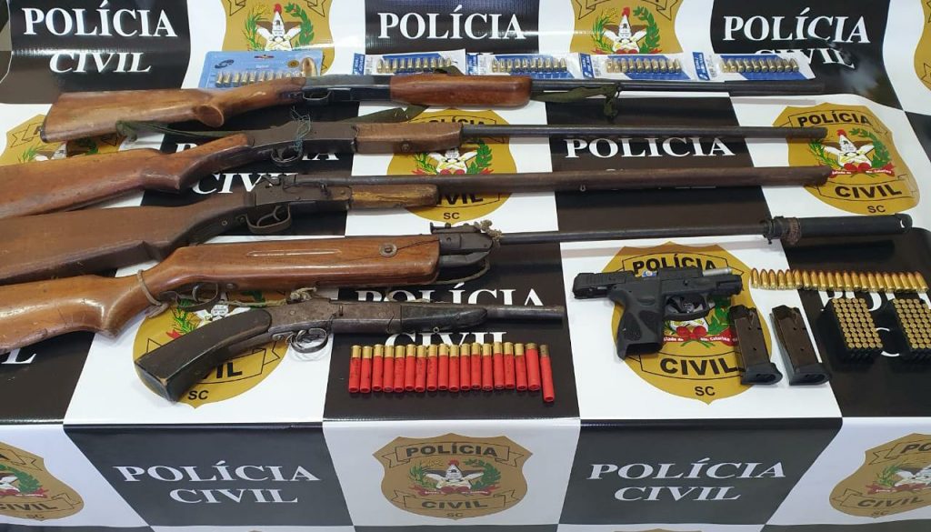 Polícia Civil apreende seis armas e faz prisão em Maravilha