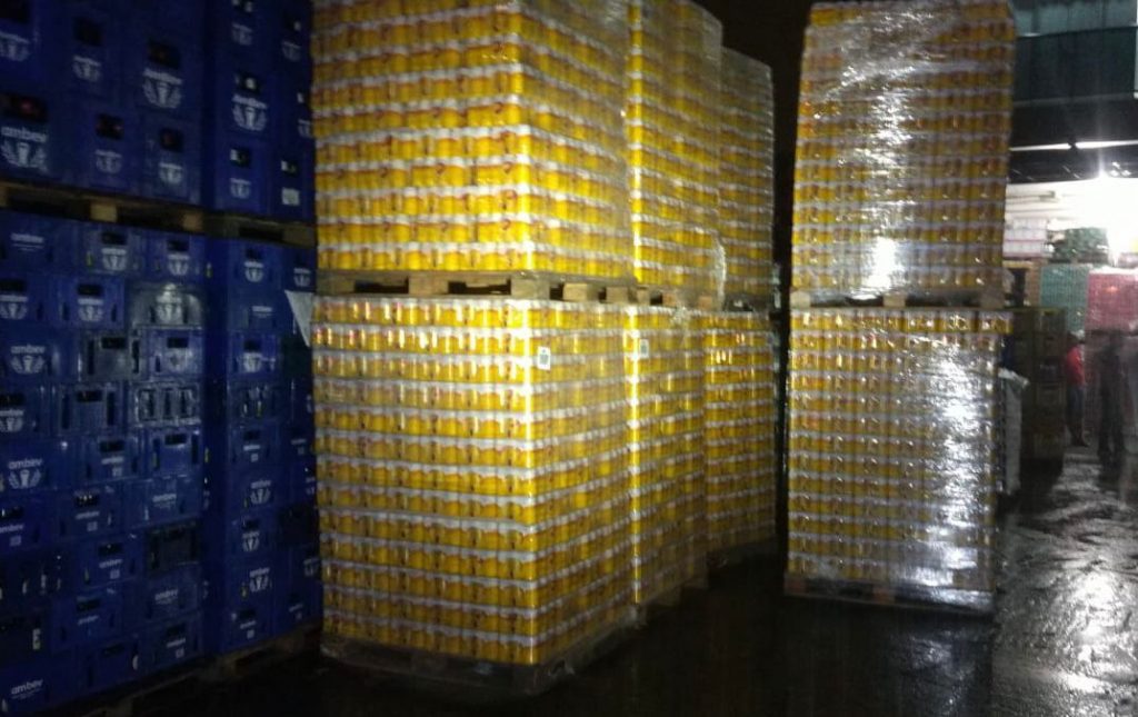 Polícia Civil prende dois homens por receptação de cargas e apreende cerca de R$ 300 mil em bebidas