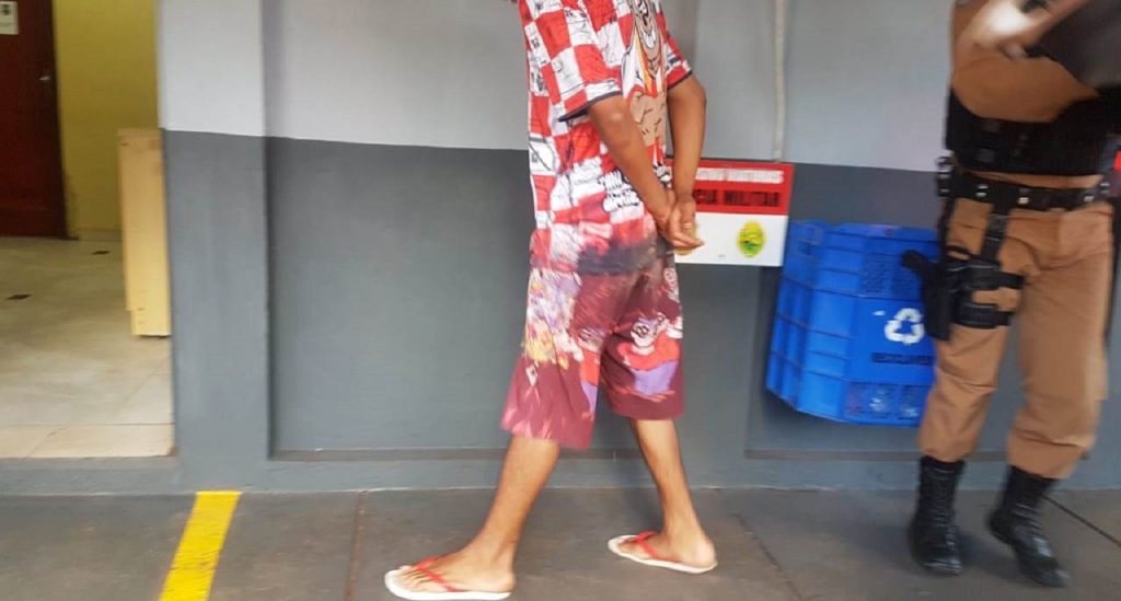 Jovem de 21 anos procurado por roubo é encontrado pela PM no Santa Felicidade