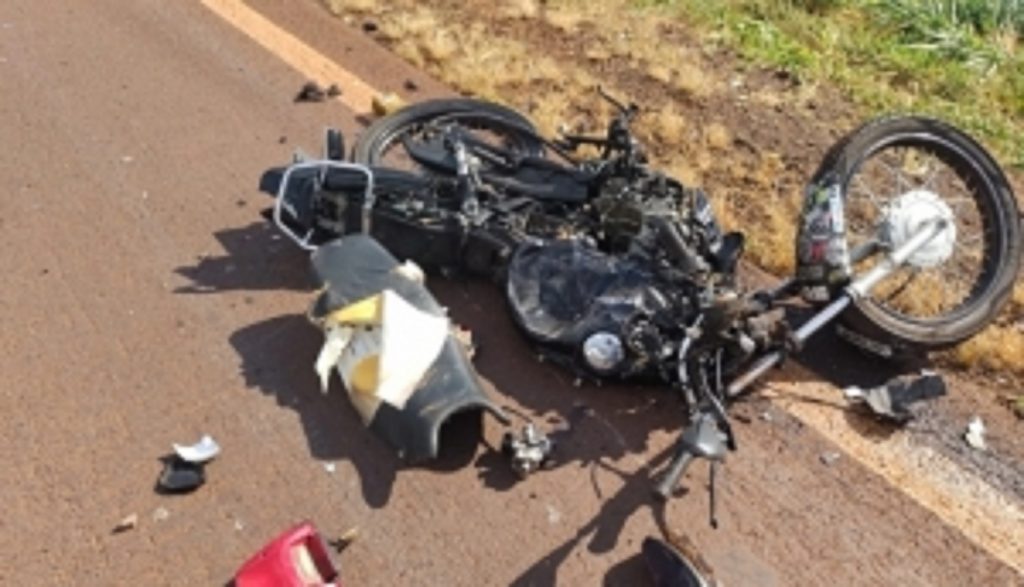 Duas motos e um caminhão se envolvem em grave acidente na PR-495, entre Medianeira e Missal