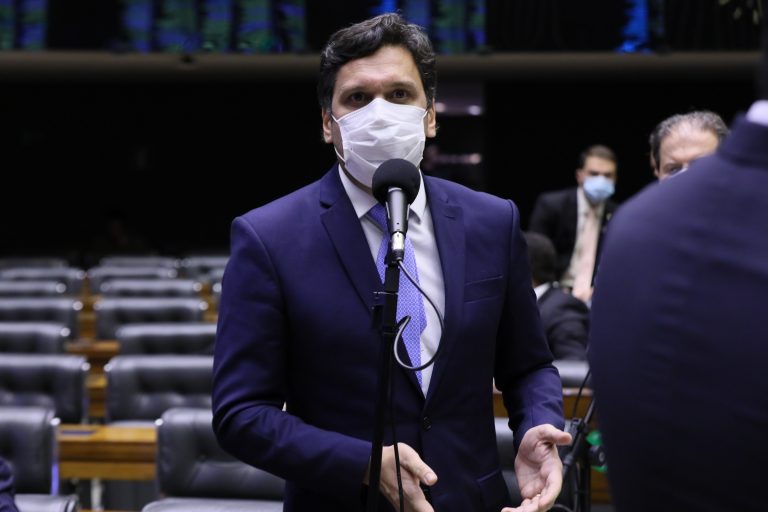 Câmara aprova projeto que institui a bula digital de medicamentos Imagem referente a Câmara aprova projeto que institui a bula digital de medicamentos