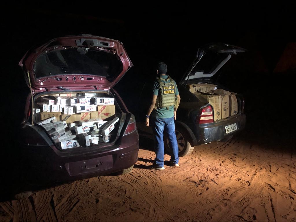 Polícia Federal de Guaíra apreende dois carros carregados com contrabando de cigarros de origem paraguaia