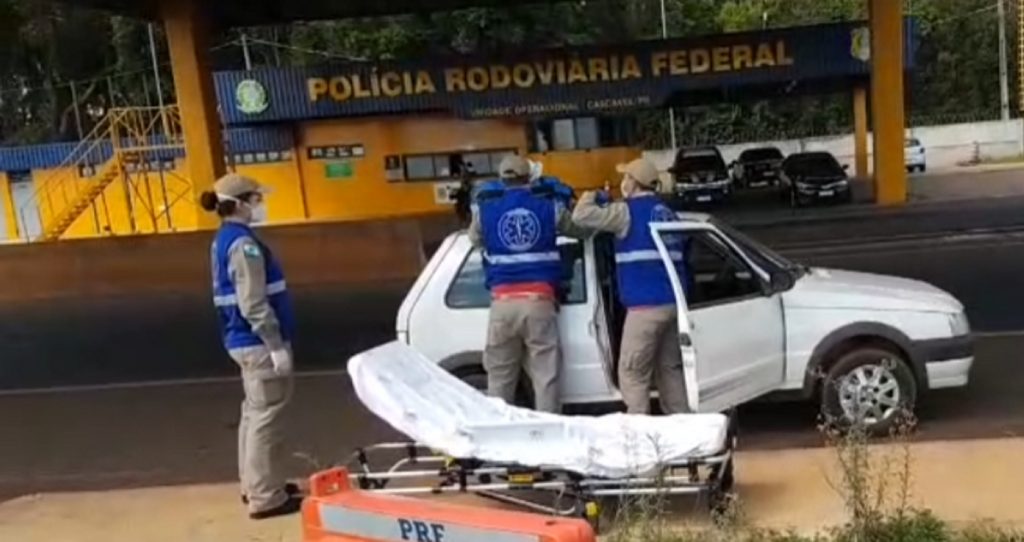 Rapaz se fere com motosserra em São João D’oeste e pede ajuda na PRF Rapaz se fere com motosserra em São João D’oeste e pede ajuda na PRF