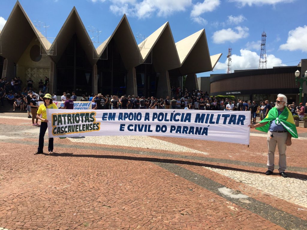 Policiais civis e militares realizam protesto cobrando melhorias para a classe e pagamento da data-base Policiais civis e militares realizam protesto cobrando melhorias para a classe e pagamento da data-base