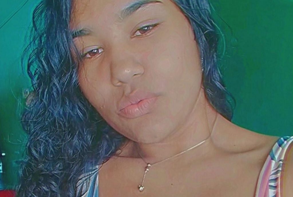 Família procura por Elaine da Ávila de Oliveira, 14 anos que está desaparecida Família procura por Elaine da Ávila de Oliveira, 14 anos que está desaparecida