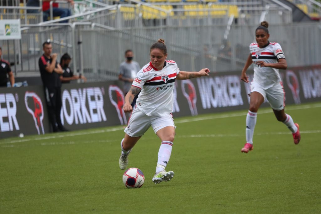 Glaucia tem lesão ligamentar no joelho constatada e passará por cirurgia