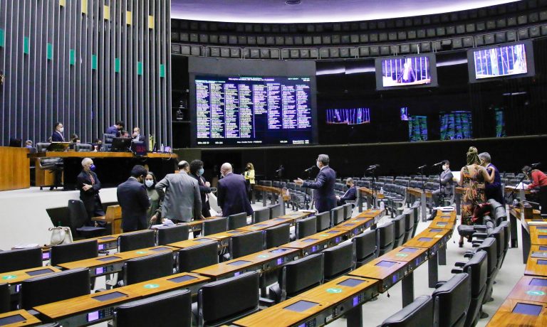 Congresso derruba veto aos R$ 5,7 bi para financiamento de campanhas Imagem referente a Congresso derruba veto aos R$ 5,7 bi para financiamento de campanhas