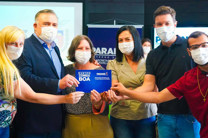 Em evento, Estado entrega cartões Comida Boa para os 29 municípios da RMC Imagem referente a Em evento, Estado entrega cartões Comida Boa para os 29 municípios da RMC