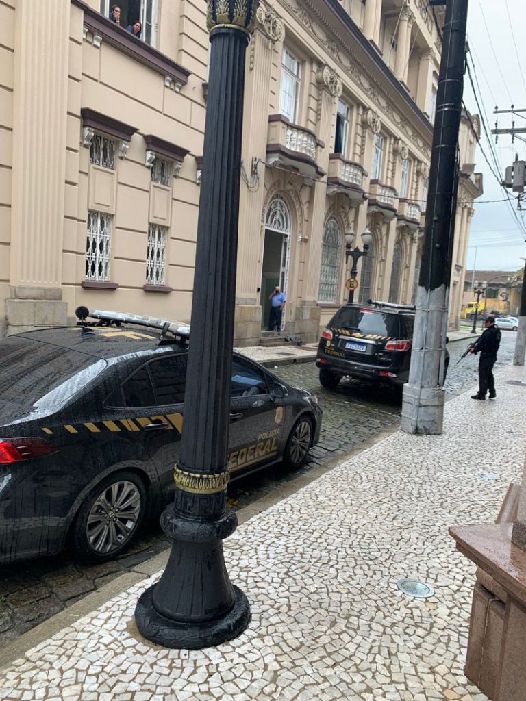 Polícia Federal incinera 2 toneladas de drogas