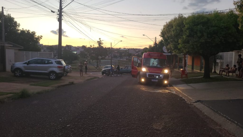 Colisão entre Gol e Verona deixa passageira ferida no Bairro Santa Cruz