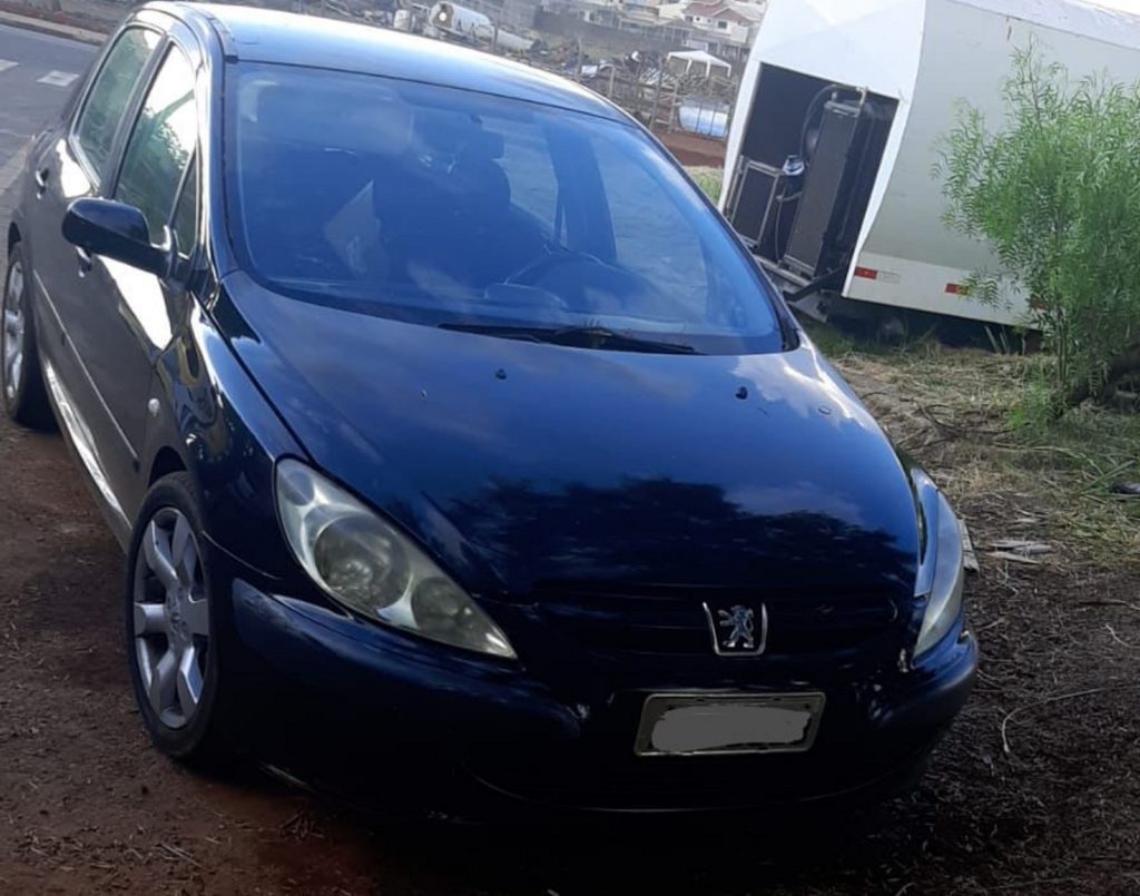 Após denúncia, PM localiza Peugeot 307 com alerta de furto no Bairro Pacaembu