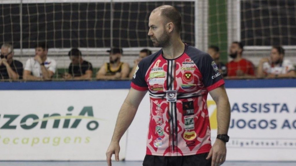 Cassiano Klein faz história no Cascavel com estilo único e filosofia inspirada em treinador europeu