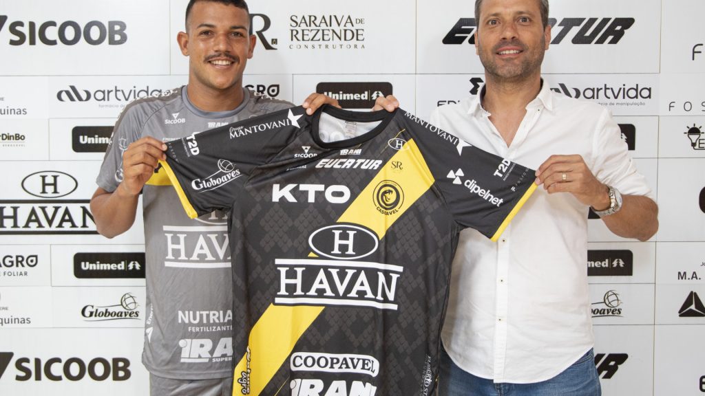 Cascavel compra o primeiro jogador da história do clube: o volante Gama, de 26 anos