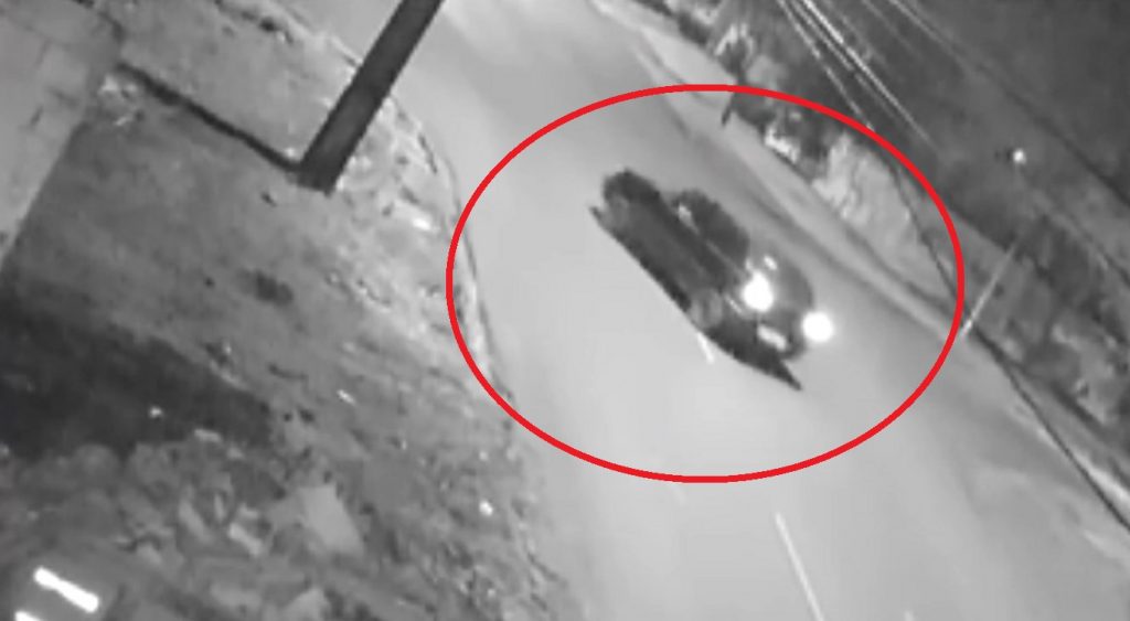 Câmeras de segurança flagram movimentação após furto de um veículo Gol na Rua Vitória