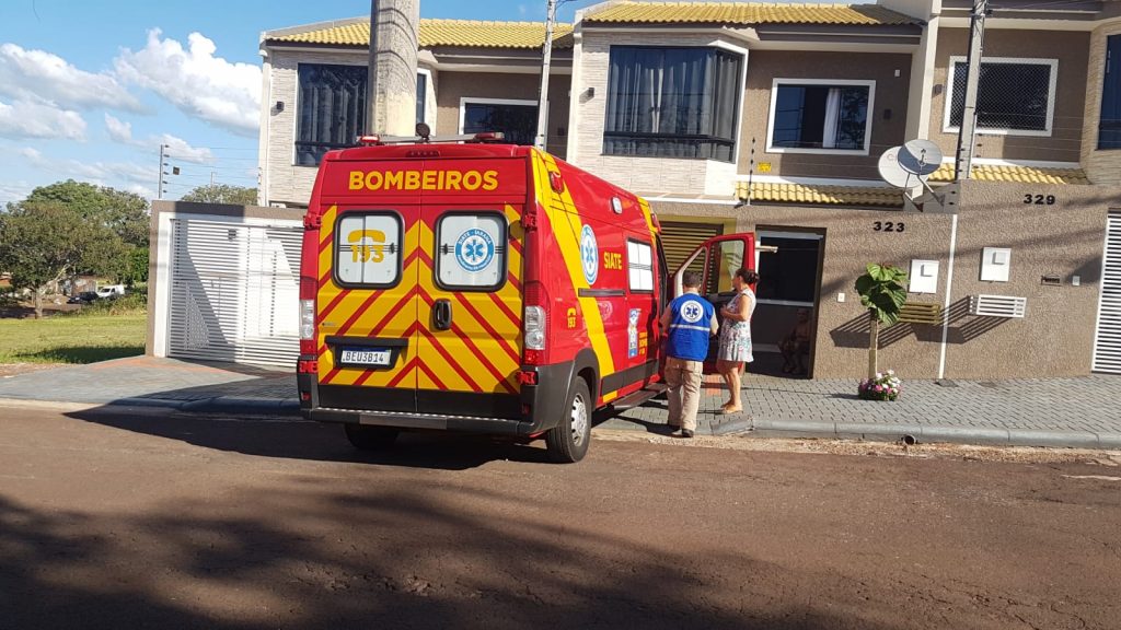 Sentado na calçada, homem é atropelado por carro no Jardim Gramado; motorista acabou preso por embriaguez